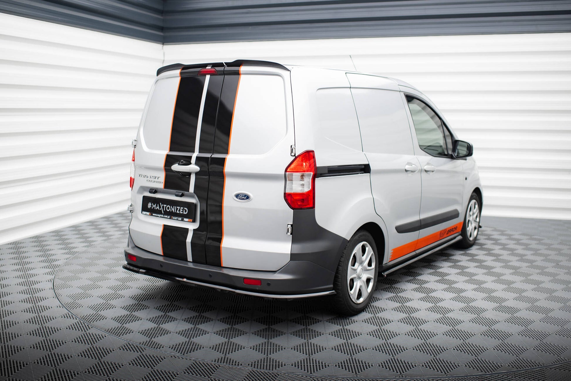 Maxton Spoiler CAP für Ford Transit Courier Mk1 schwarz Hochglanz