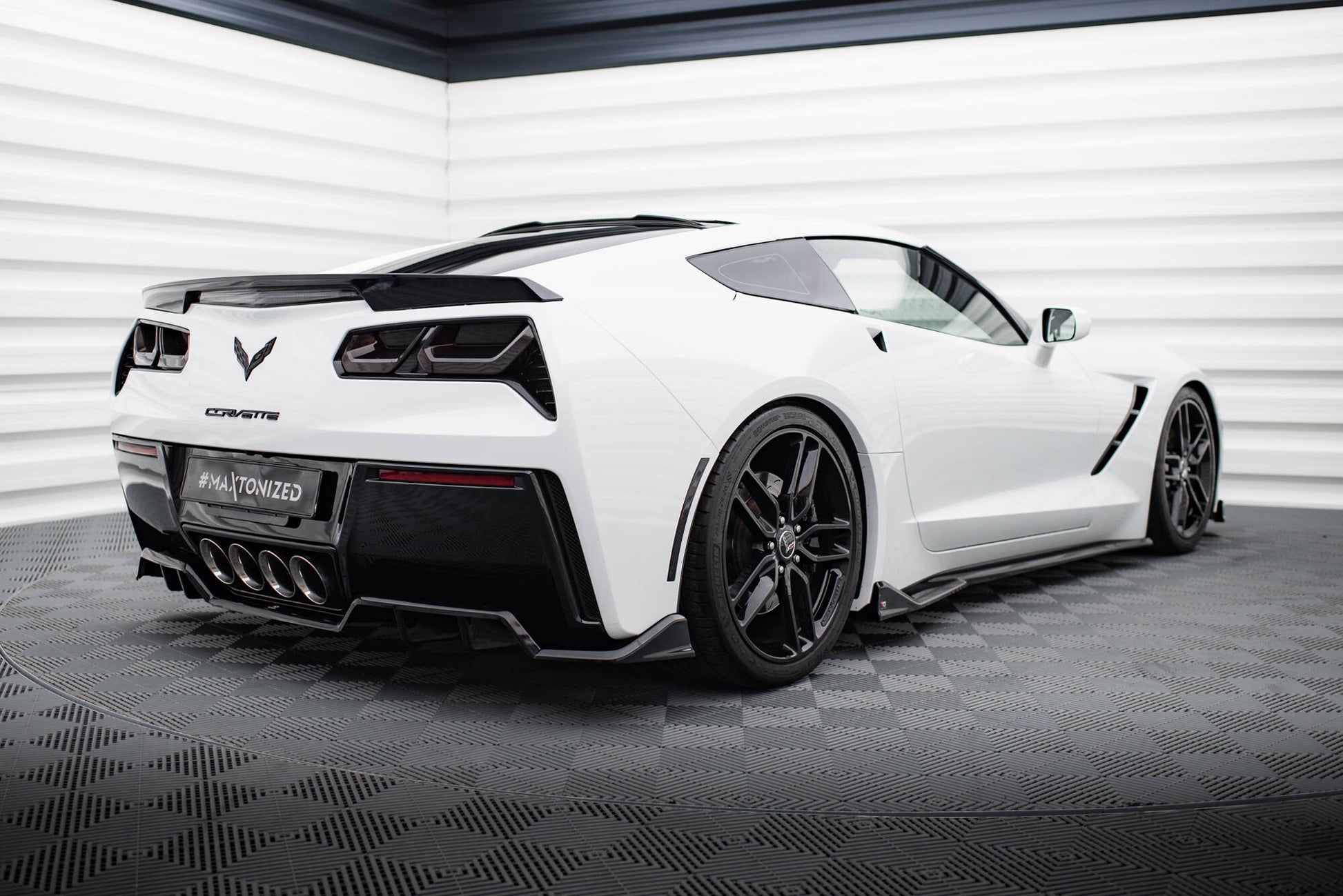 Maxton Mittlerer Diffusor Heck Ansatz DTM Look für + Heck Ansatz Flaps Diffusor für Chevrolet Corvette C7 schwarz Hochglanz
