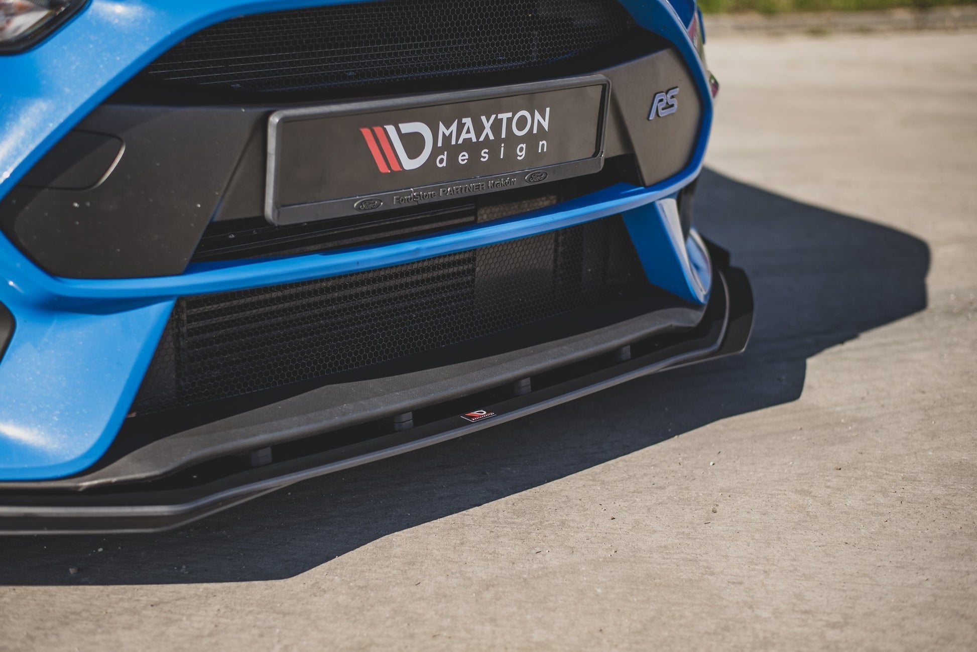 Maxton Robuste Racing Front Ansatz für passend +Flaps für Ford Focus RS Mk3 schwarz Hochglanz