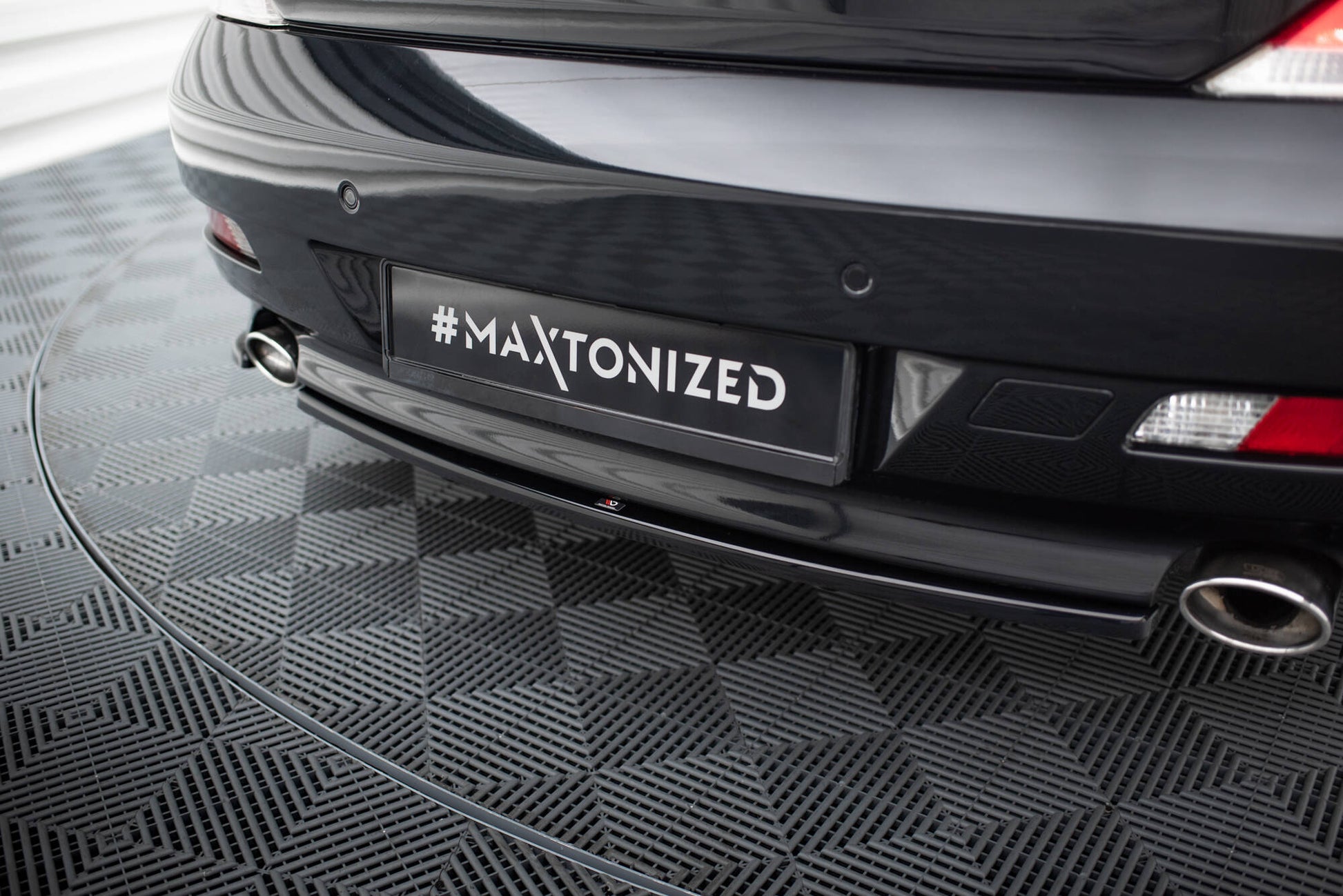 Maxton Mittlerer Diffusor Heck Ansatz DTM Look für BMW 6er Coupe / Cabrio E63 / E64 schwarz Hochglanz