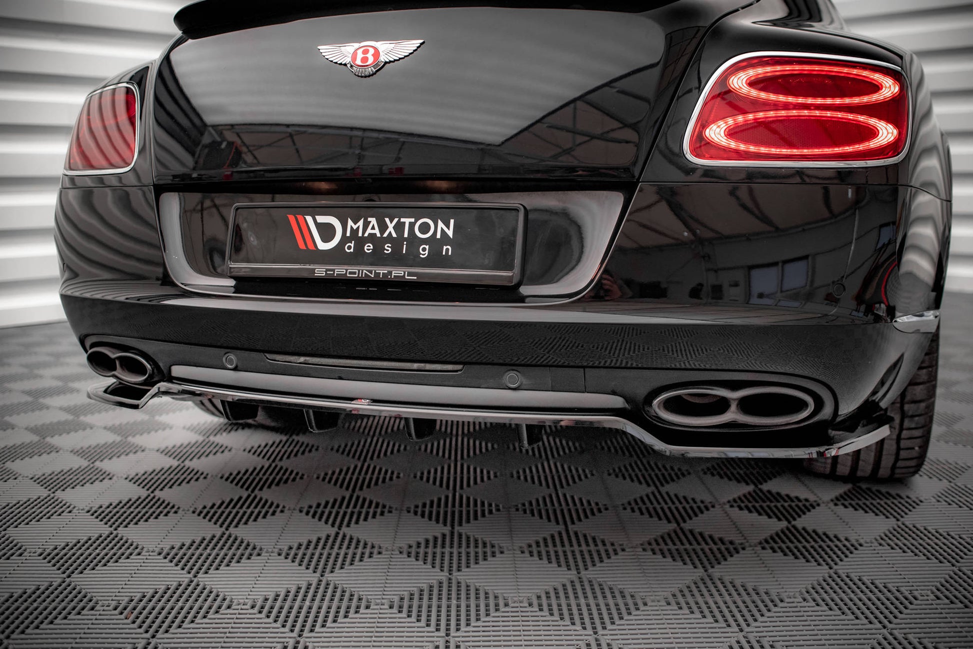 Maxton Mittlerer Diffusor Heck Ansatz DTM Look für Bentley Continental GT V8 S Mk2 schwarz Hochglanz