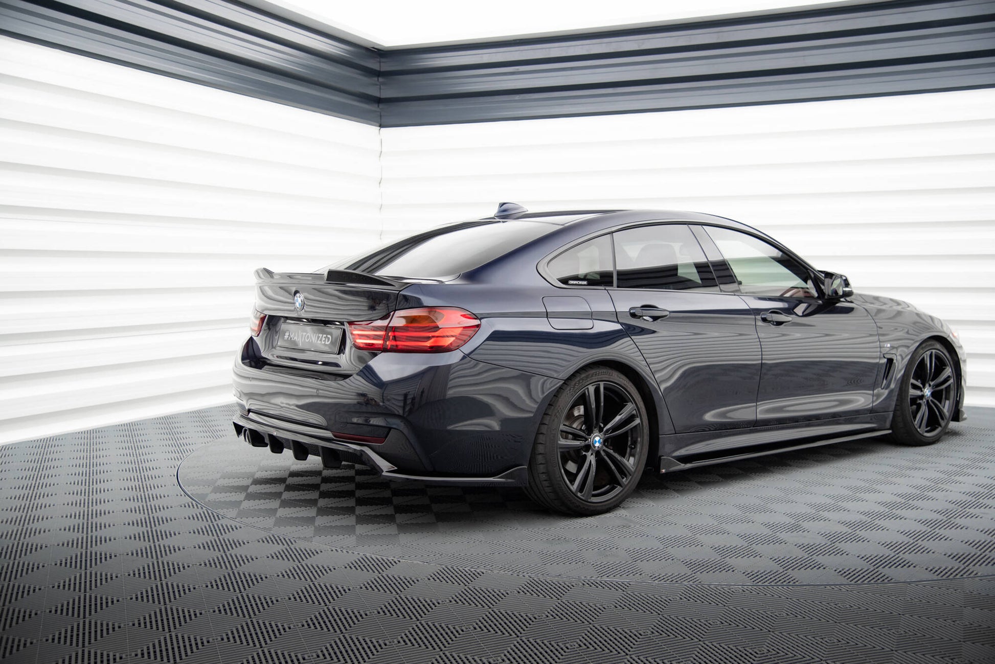 Maxton Mittlerer Diffusor Heck Ansatz DTM Look für BMW 4er Coupe / Gran Coupe / Cabrio M-Paket F32 / F36 / F33 schwarz Hoc...