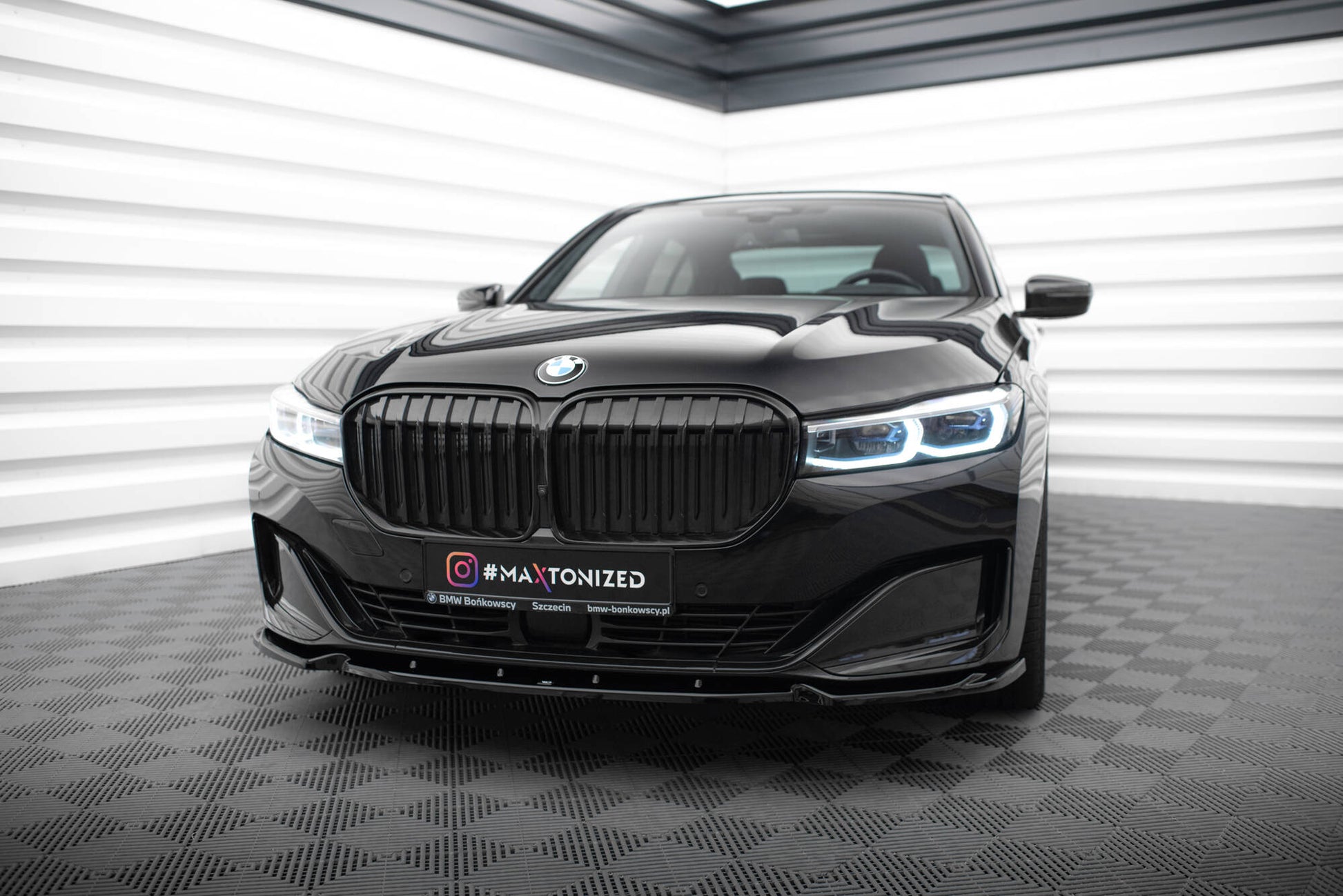 Maxton Front Ansatz V.1 für BMW 7 G11 Facelift schwarz Hochglanz