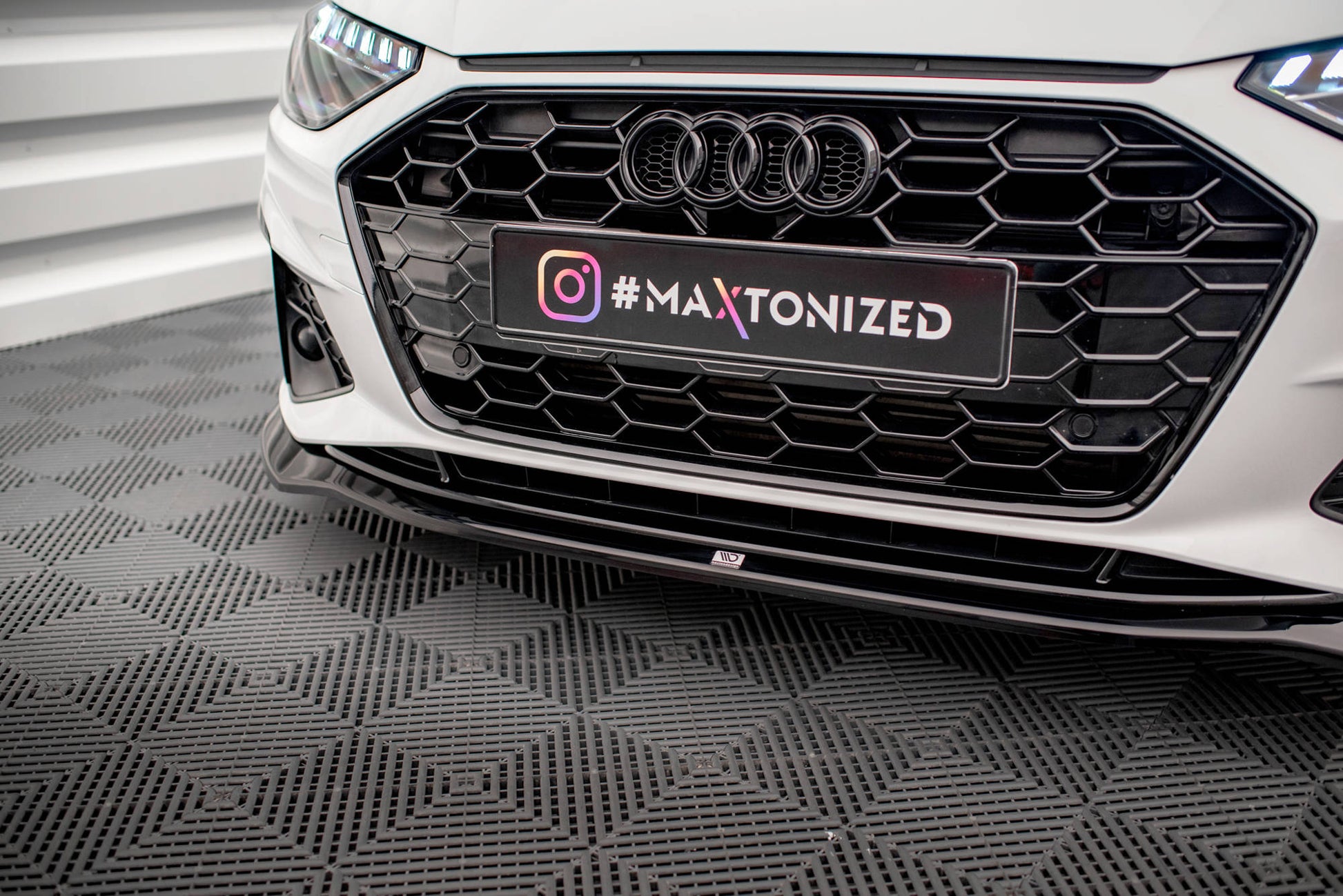 Maxton Front Ansatz V.2 für Audi A4 S-Line / S4 B9 Facelift schwarz Hochglanz