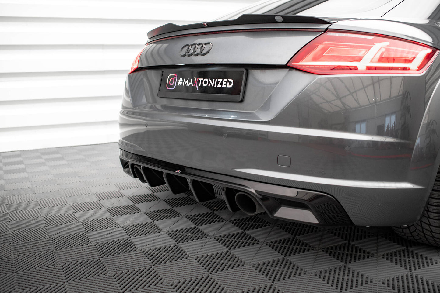 Maxton Diffusor Heck Ansatz für Audi TT S-Line 8S schwarz Hochglanz