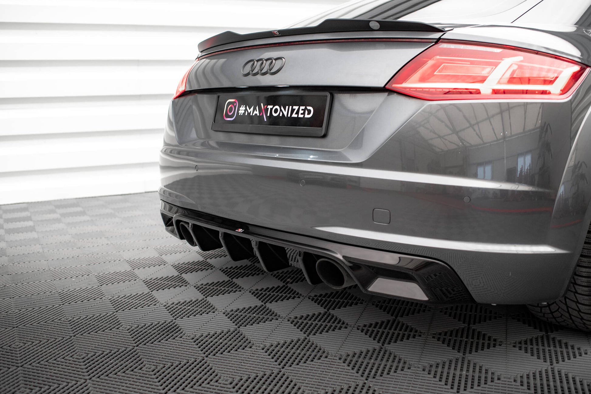 Maxton Diffusor Heck Ansatz für Audi TT S-Line 8S schwarz Hochglanz