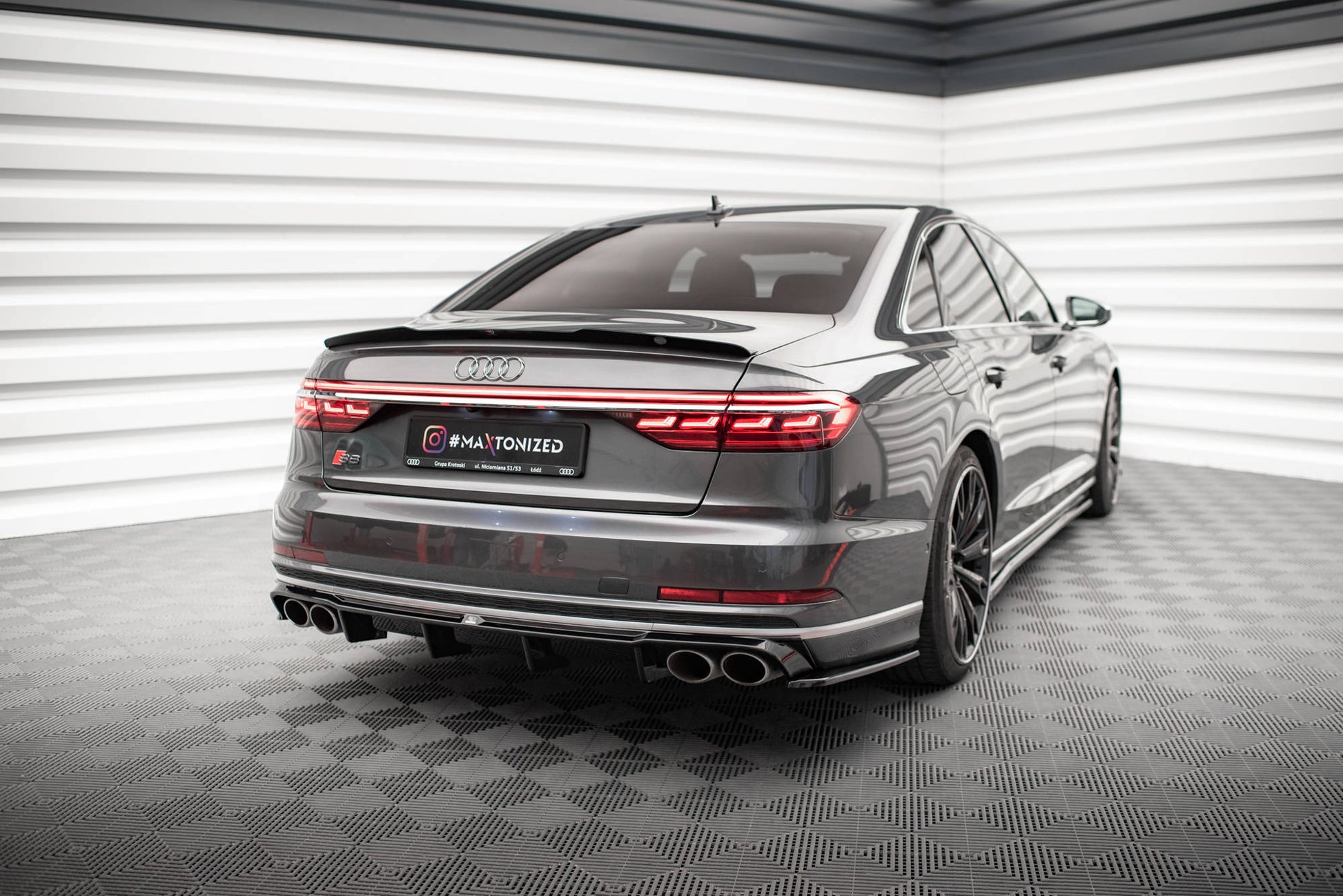 Maxton Diffusor Heck Ansatz für Audi S8 D5 schwarz Hochglanz
