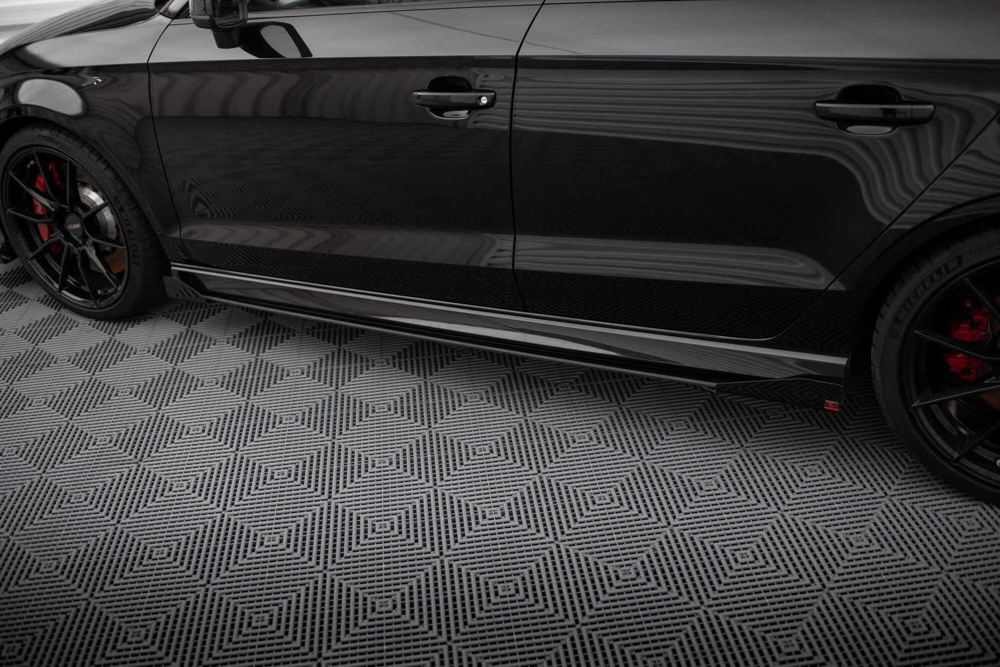 Maxton Street Pro Seitenschweller Ansatz für V.1 für + Flaps Audi RS3 Limousine 8V Facelift schwarz Hochglanz