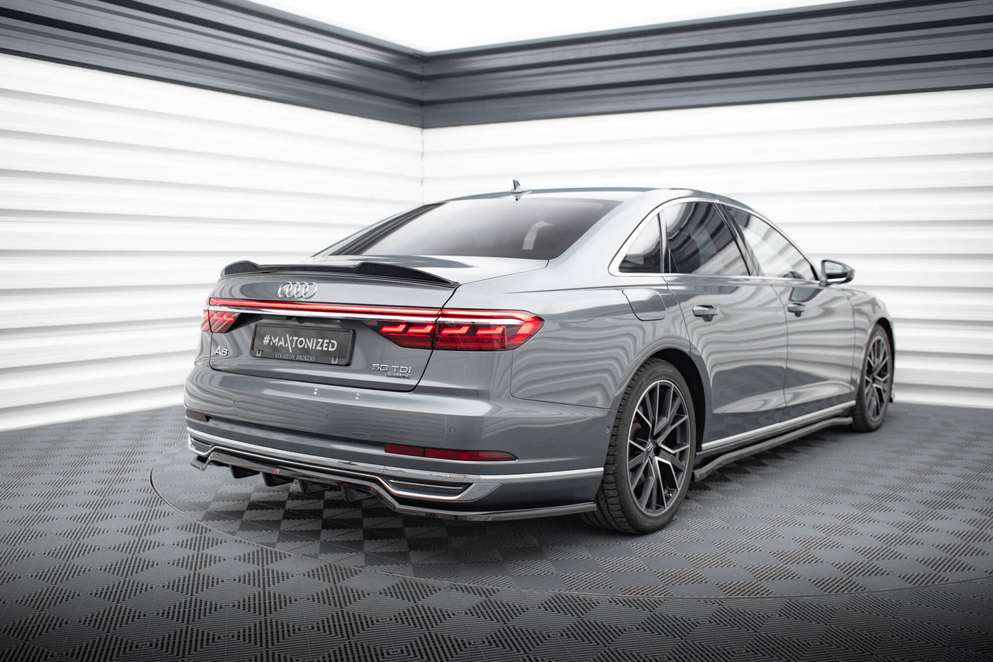 Maxton Mittlerer Diffusor Heck Ansatz DTM Look für Audi A8 D5 schwarz Hochglanz