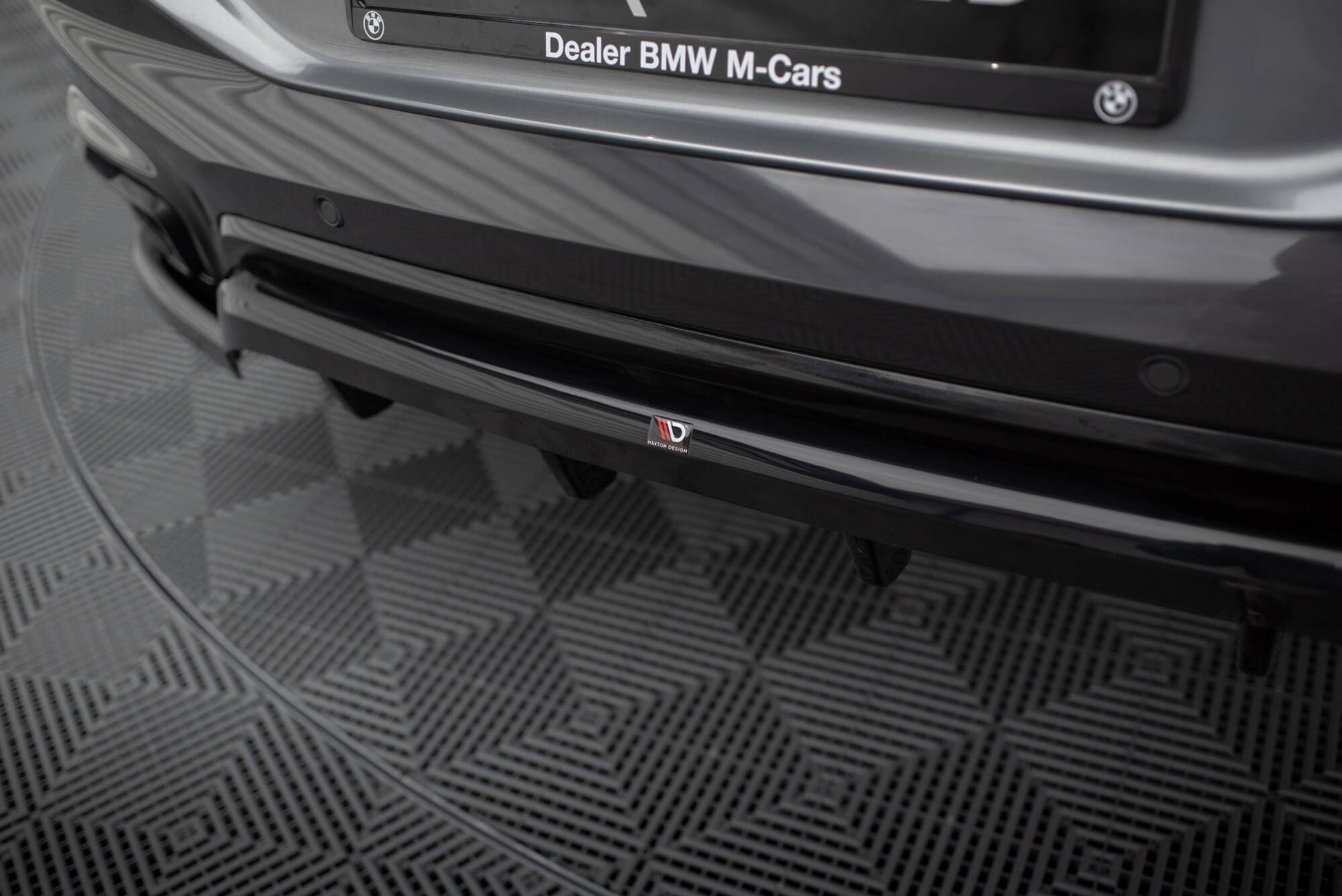 Maxton Mittlerer Diffusor Heck Ansatz DTM Look für V.2 BMW X6 M-Paket G06 Facelift schwarz Hochglanz