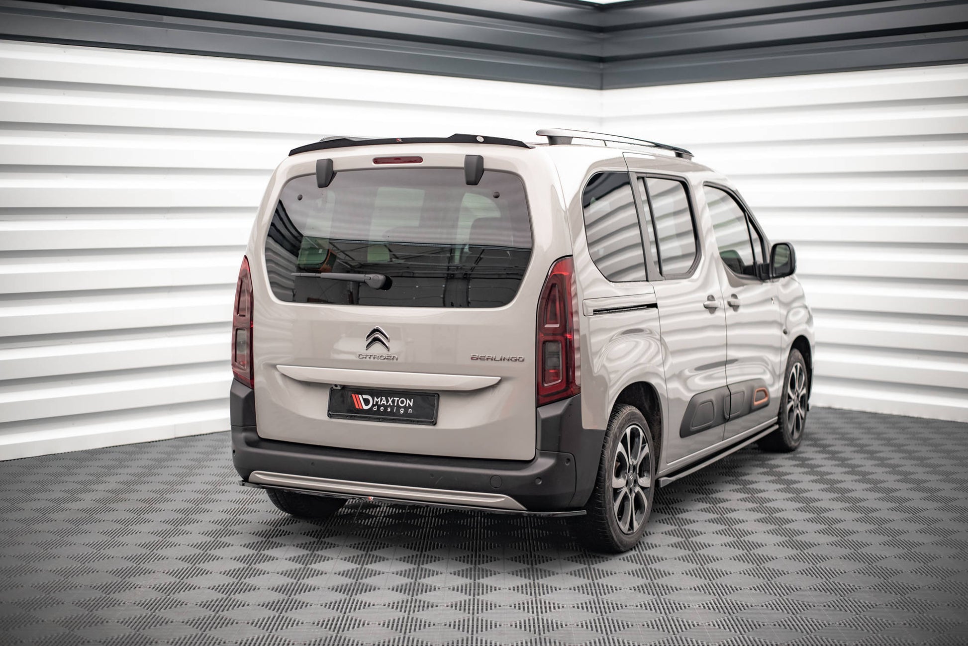Maxton Spoiler CAP für Citroen Berlingo Mk3 schwarz Hochglanz