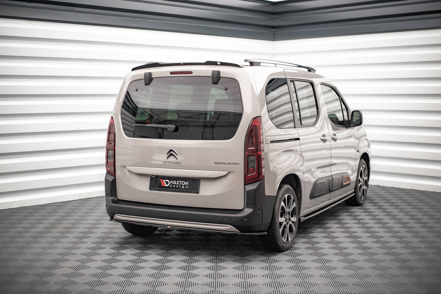 Maxton Mittlerer Diffusor Heck Ansatz für Citroen Berlingo Mk3 schwarz Hochglanz