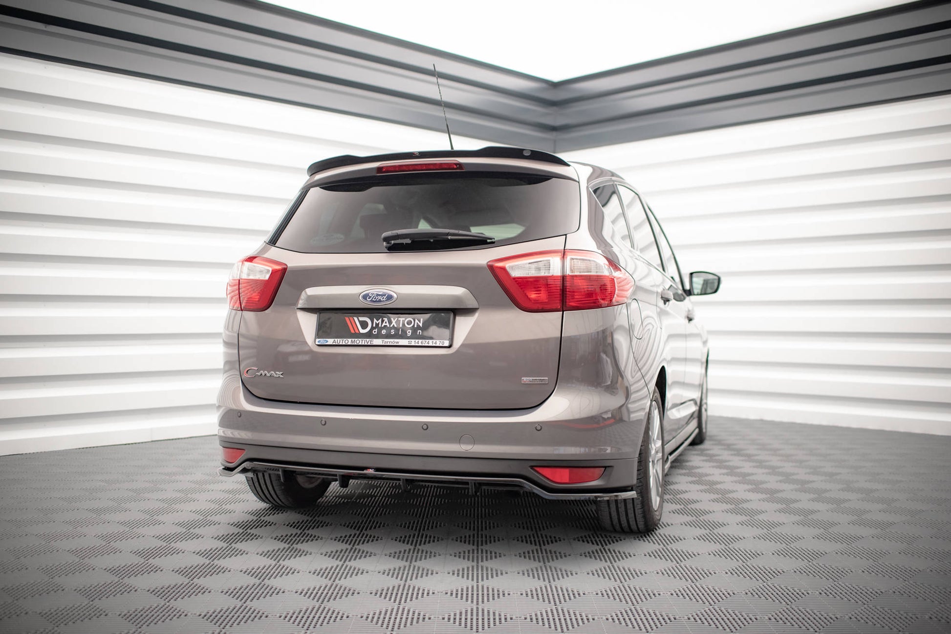 Maxton Mittlerer Diffusor Heck Ansatz DTM Look für Ford C-Max Mk2 schwarz Hochglanz