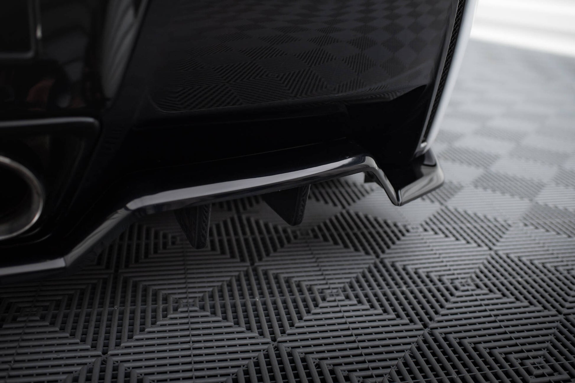 Maxton Mittlerer Diffusor Heck Ansatz DTM Look für + Heck Ansatz Flaps Diffusor für Chevrolet Corvette C7 schwarz Hochglanz