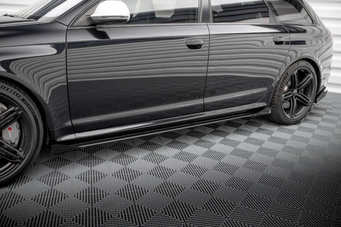 Maxton Side Flaps Audi RS6 Avant C6 schwarz Hochglanz
