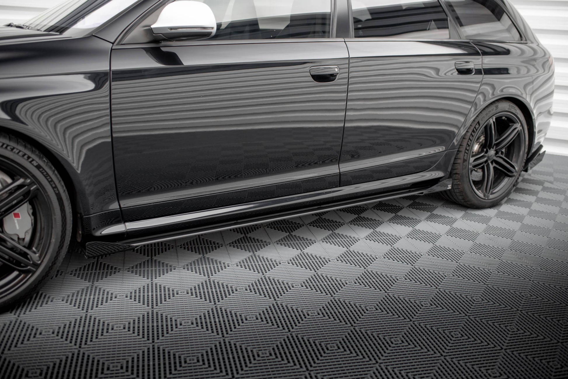 Maxton Side Flaps Audi RS6 Avant C6 schwarz Hochglanz