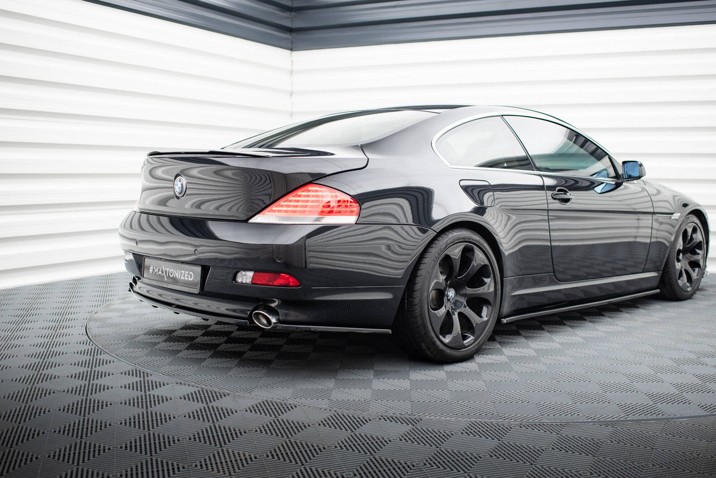 Maxton Mittlerer Diffusor Heck Ansatz DTM Look für BMW 6er Coupe / Cabrio E63 / E64 schwarz Hochglanz