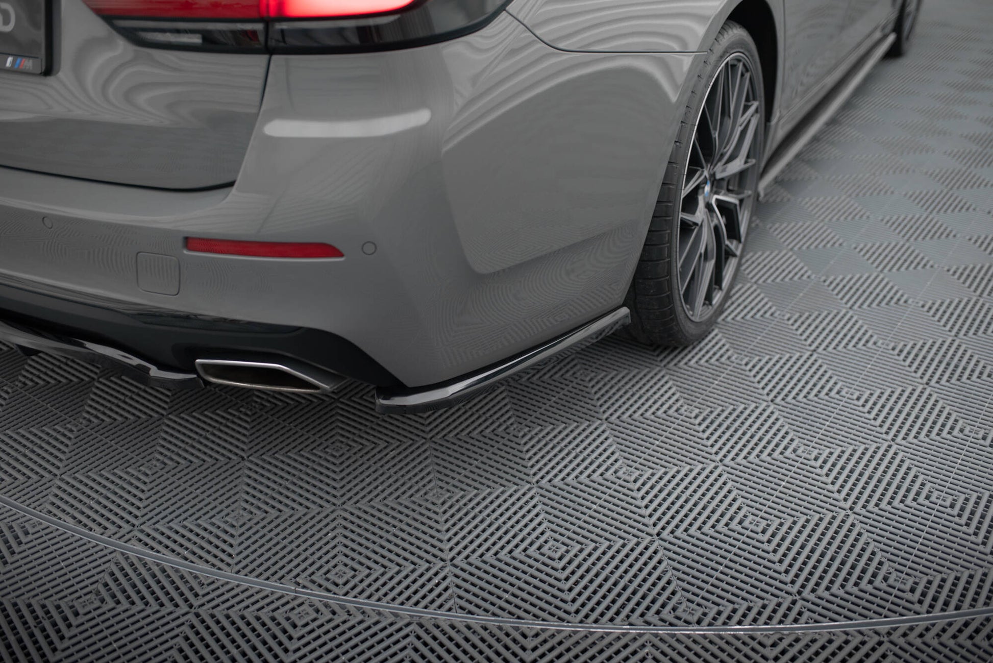 Maxton Heck Ansatz Flaps Diffusor für BMW 5er G30 / G31 Facelift schwarz Hochglanz