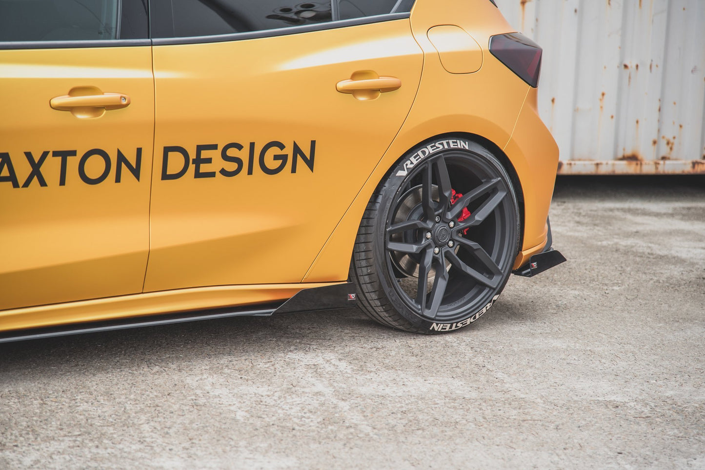 Maxton Robuste Racing Seitenschweller Ansatz für für + Flaps Ford Focus ST / ST-Line Mk4 schwarz Hochglanz