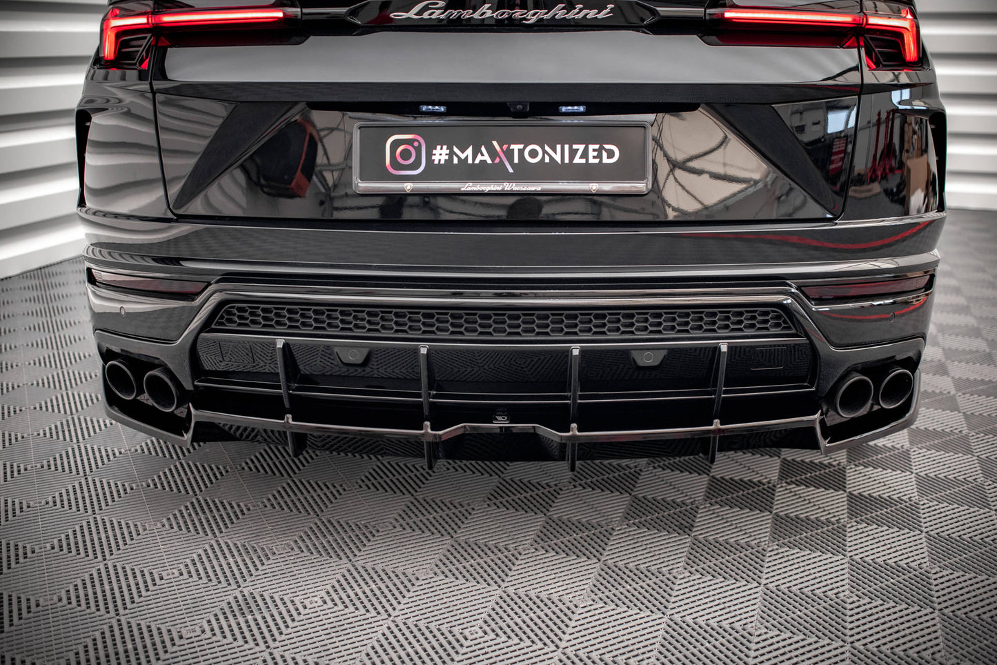 Maxton Mittlerer Diffusor Heck Ansatz DTM Look für Lamborghini Urus Mk1 schwarz Hochglanz