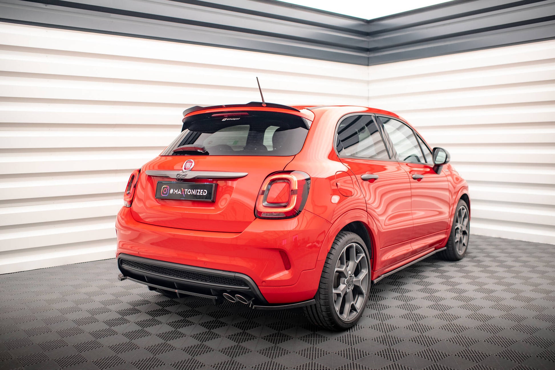 Maxton Spoiler CAP für Fiat 500X Sport Mk1 Facelift schwarz Hochglanz
