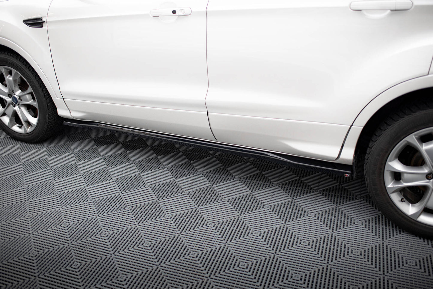 Maxton Seitenschweller Ansatz für Ford Kuga ST-Line Mk2 schwarz Hochglanz