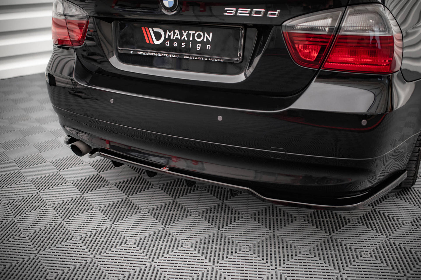 Maxton Mittlerer Diffusor Heck Ansatz DTM Look für BMW 3er Limousine E90 schwarz Hochglanz