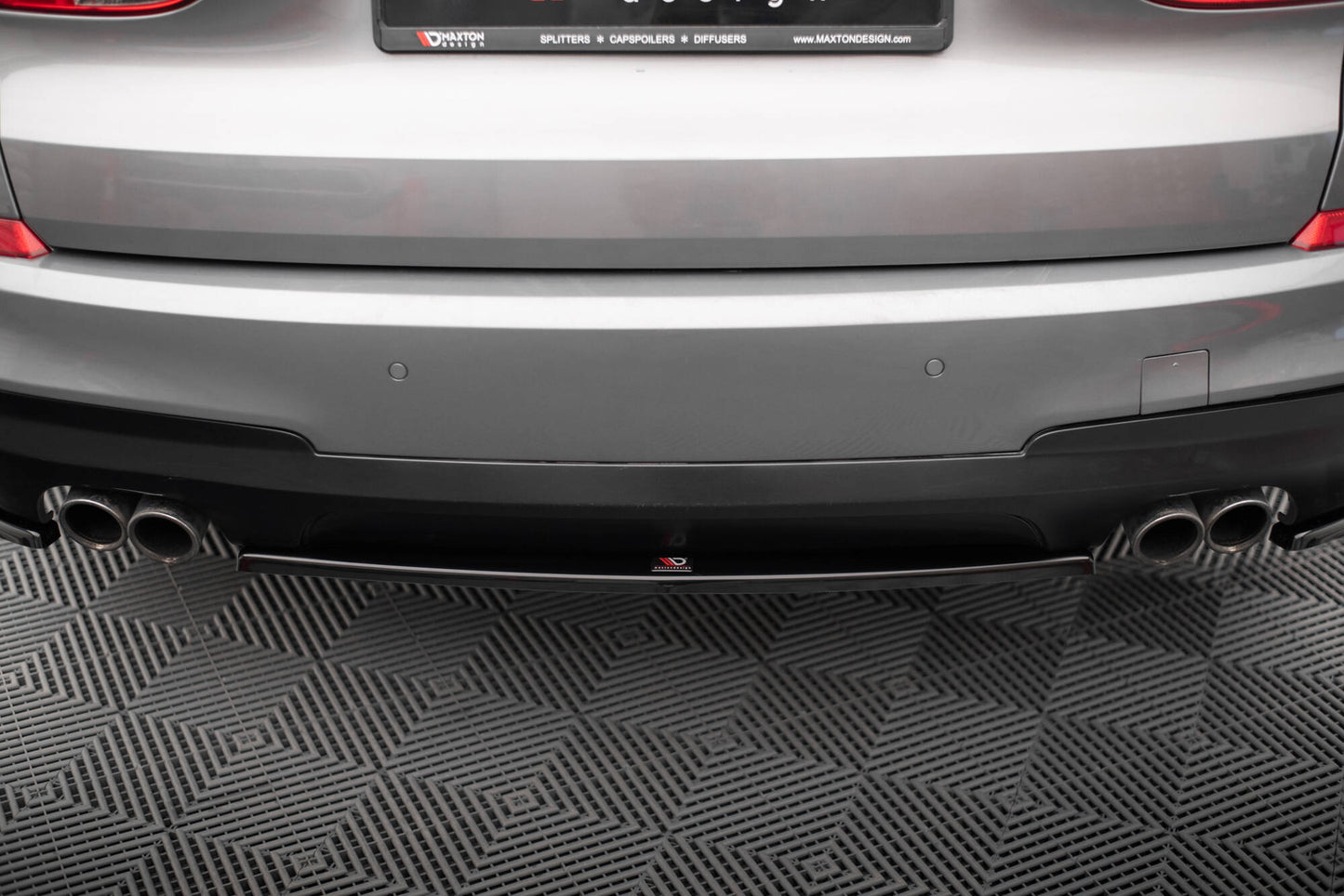 Maxton Mittlerer Diffusor Heck Ansatz für BMW 5er GT M-Paket F07 schwarz Hochglanz