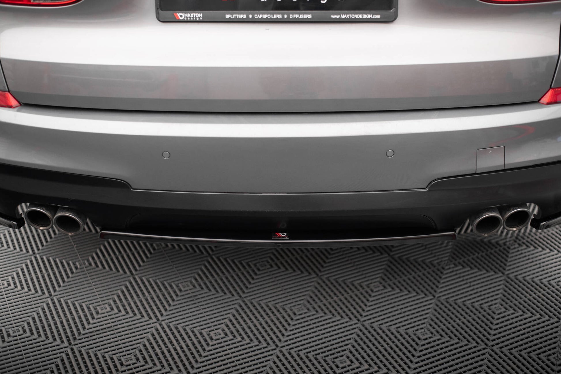Maxton Mittlerer Diffusor Heck Ansatz für BMW 5er GT M-Paket F07 schwarz Hochglanz