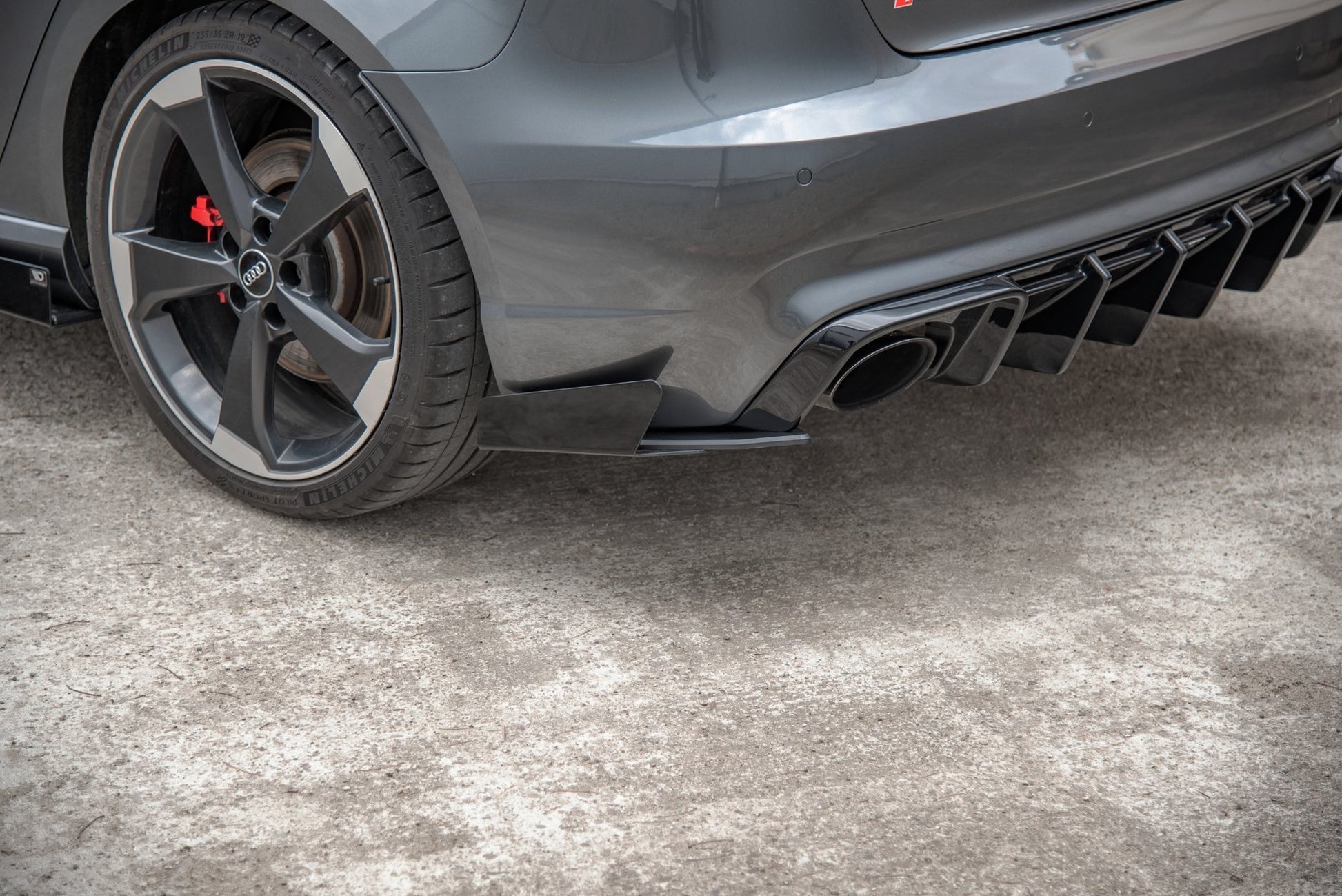 Maxton Robuste Racing Heck Ansatz Flaps Diffusor +Flaps für Audi RS3 8V Sportback schwarz Hochglanz