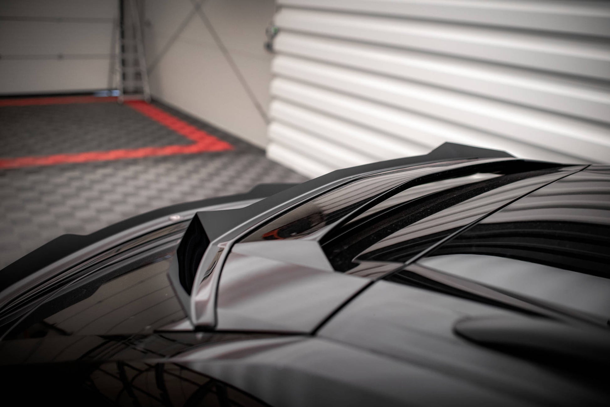 Maxton Höher Spoiler CAP für Lamborghini Urus Mk1 schwarz Hochglanz