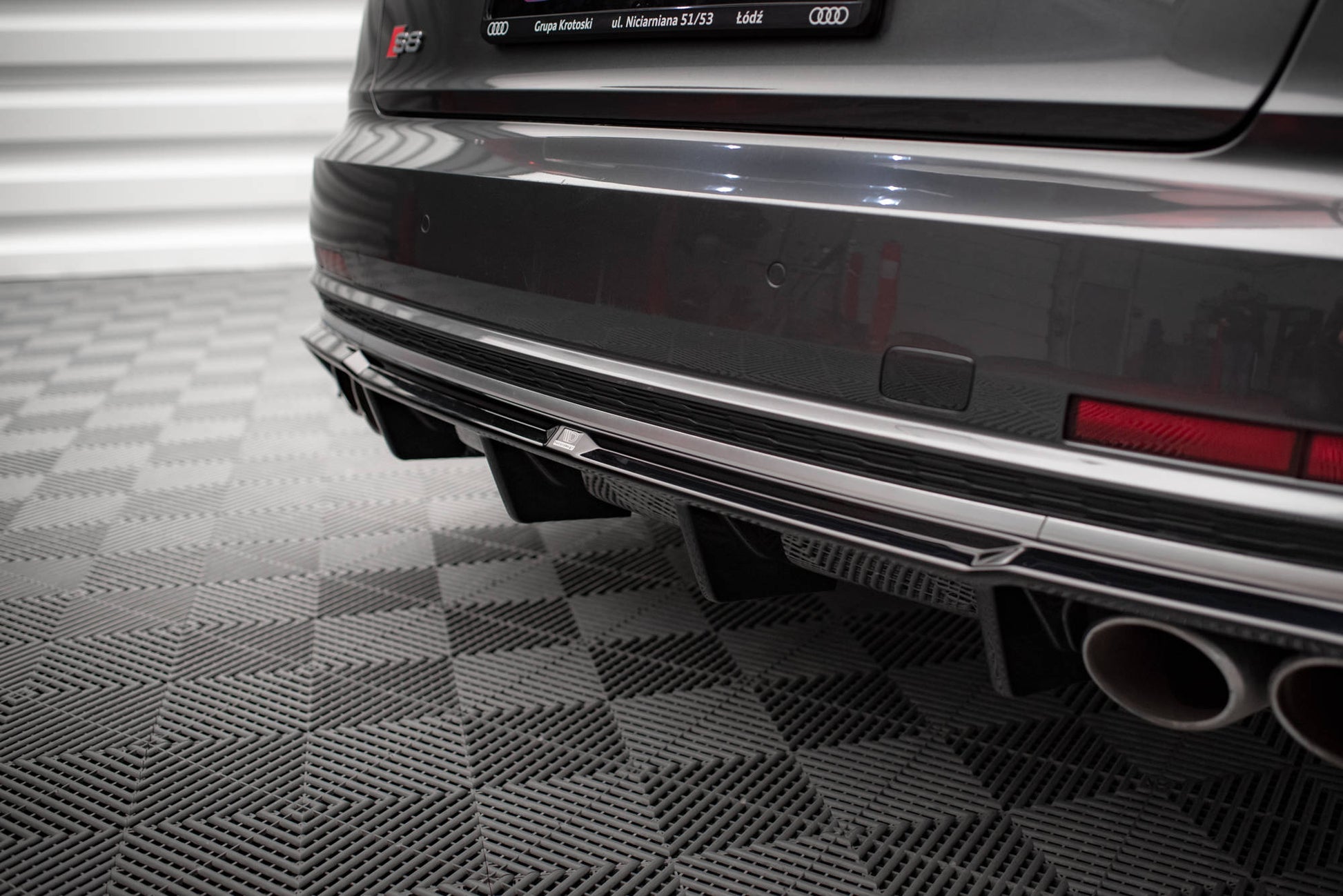 Maxton Diffusor Heck Ansatz für Audi S8 D5 schwarz Hochglanz