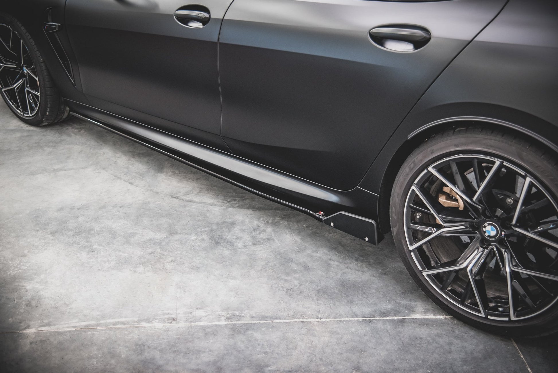 Maxton Seitenschweller Ansatz für V.1 für + Flaps BMW M8 Gran Coupe F93 / 8 Gran Coupe M-Paket G16