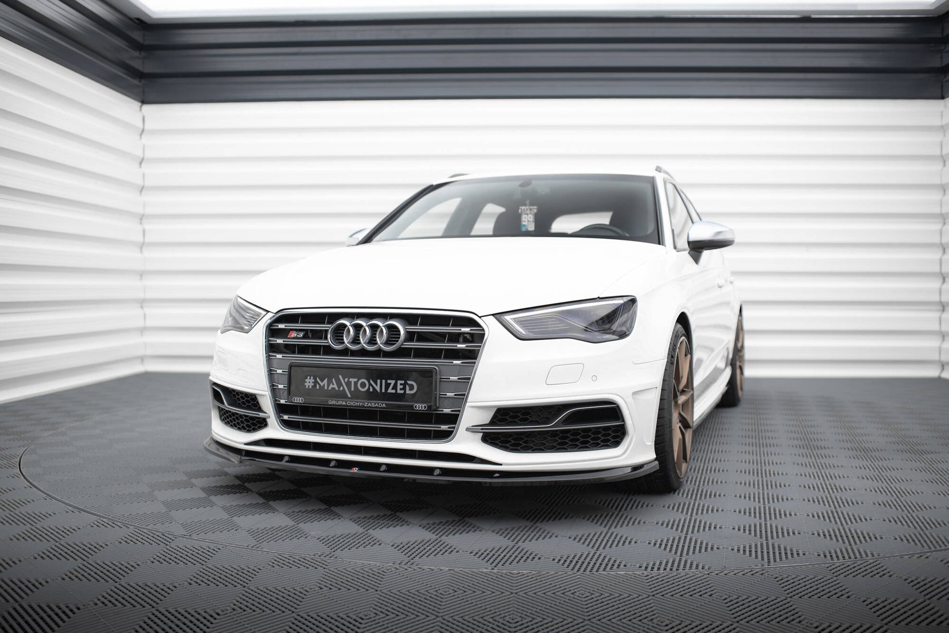 Maxton Front Ansatz V.1 für Audi S3 / A3 S-Line Sportback / Hatchback 8V schwarz Hochglanz