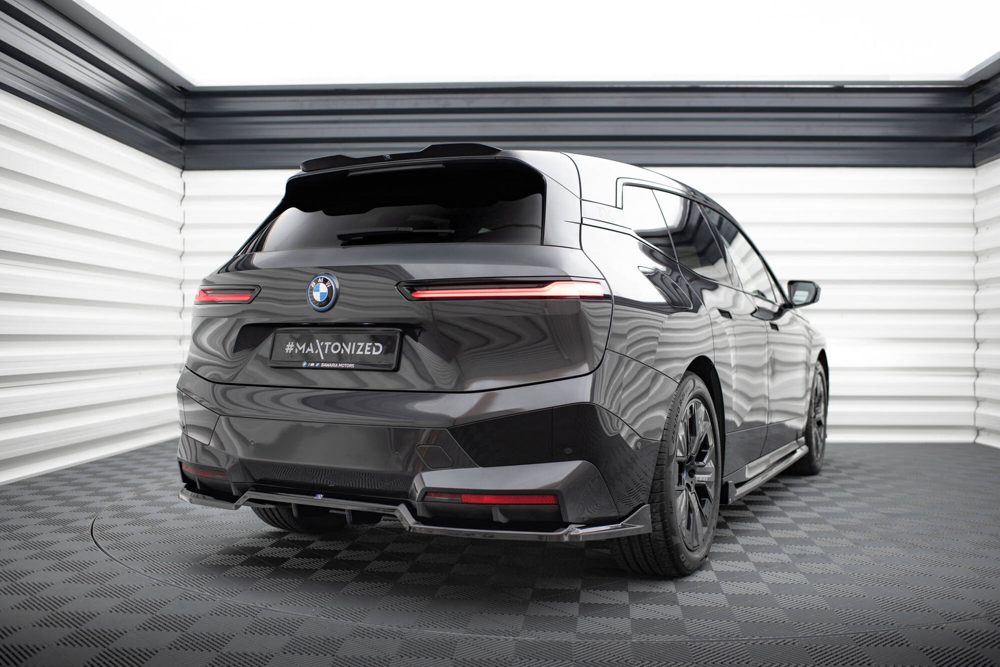 Maxton Spoiler CAP für BMW iX M-Paket i20 schwarz Hochglanz