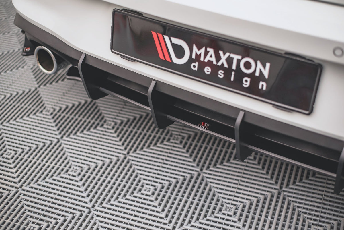 Maxton Robuste Racing Heckschürze V.1 für Volkswagen Golf 8 GTI