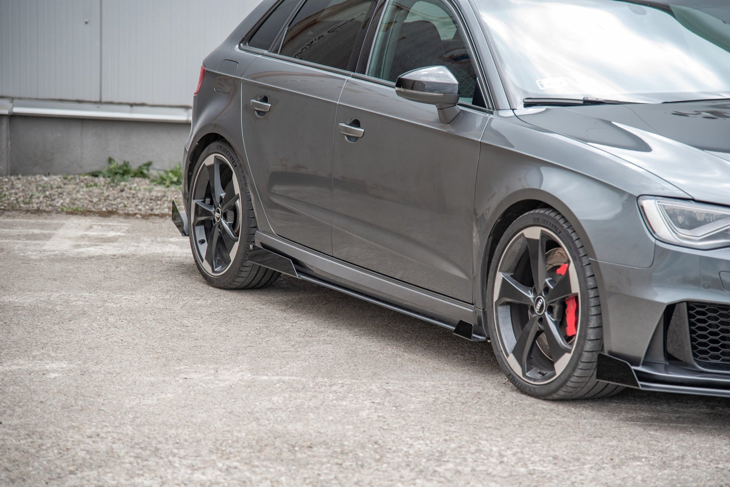 Maxton Robuste Racing Seitenschweller Ansatz für für + Flaps Audi RS3 8V Sportback schwarz Hochglanz