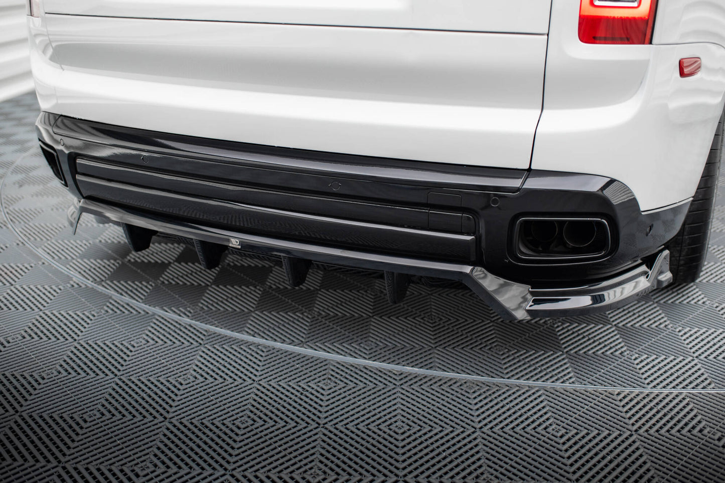 Maxton Mittlerer Diffusor Heck Ansatz DTM Look für Rolls Royce Cullinan schwarz Hochglanz