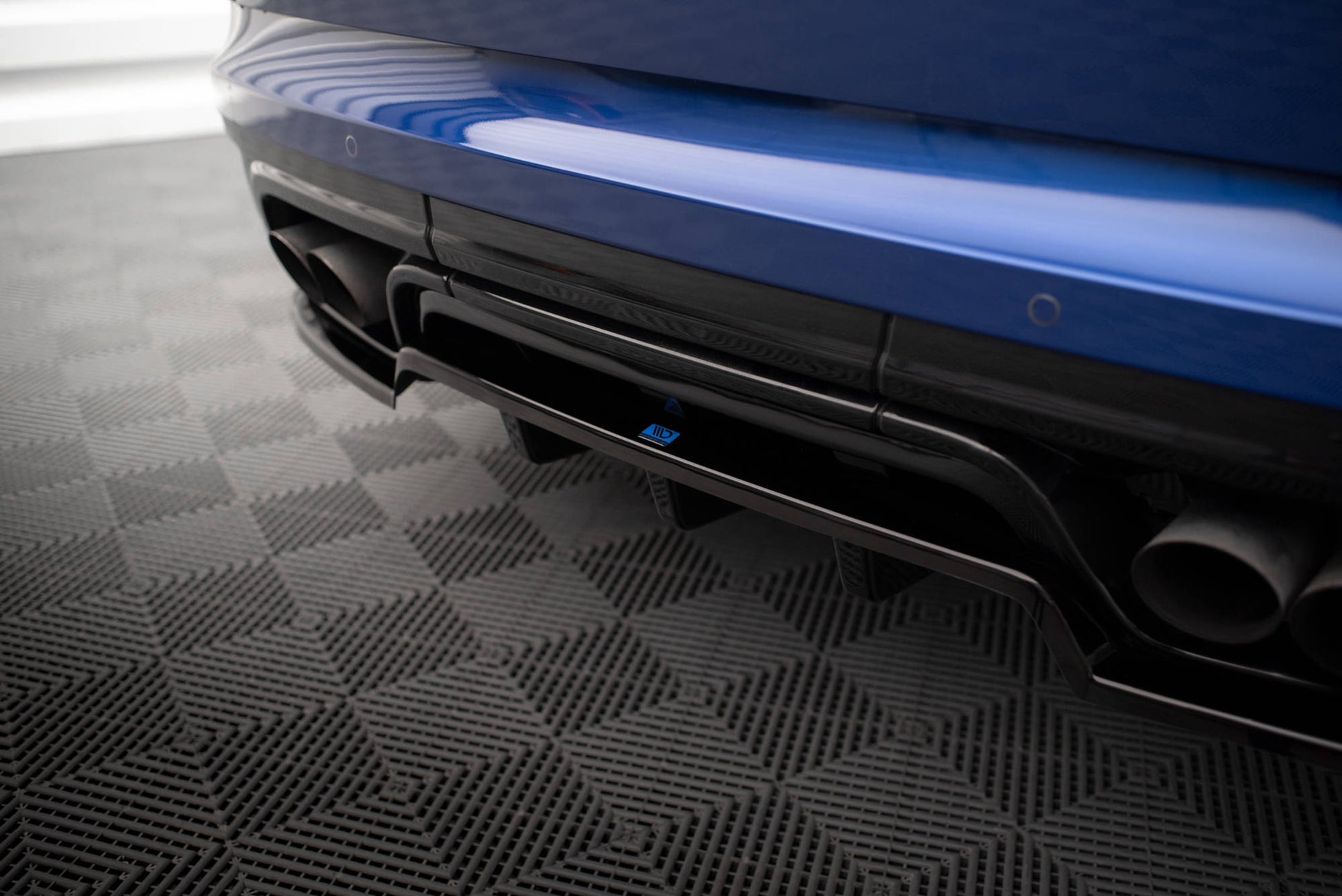 Maxton Mittlerer Diffusor Heck Ansatz DTM Look für Land Rover Range Rover Sport SVR Mk2 schwarz Hochglanz