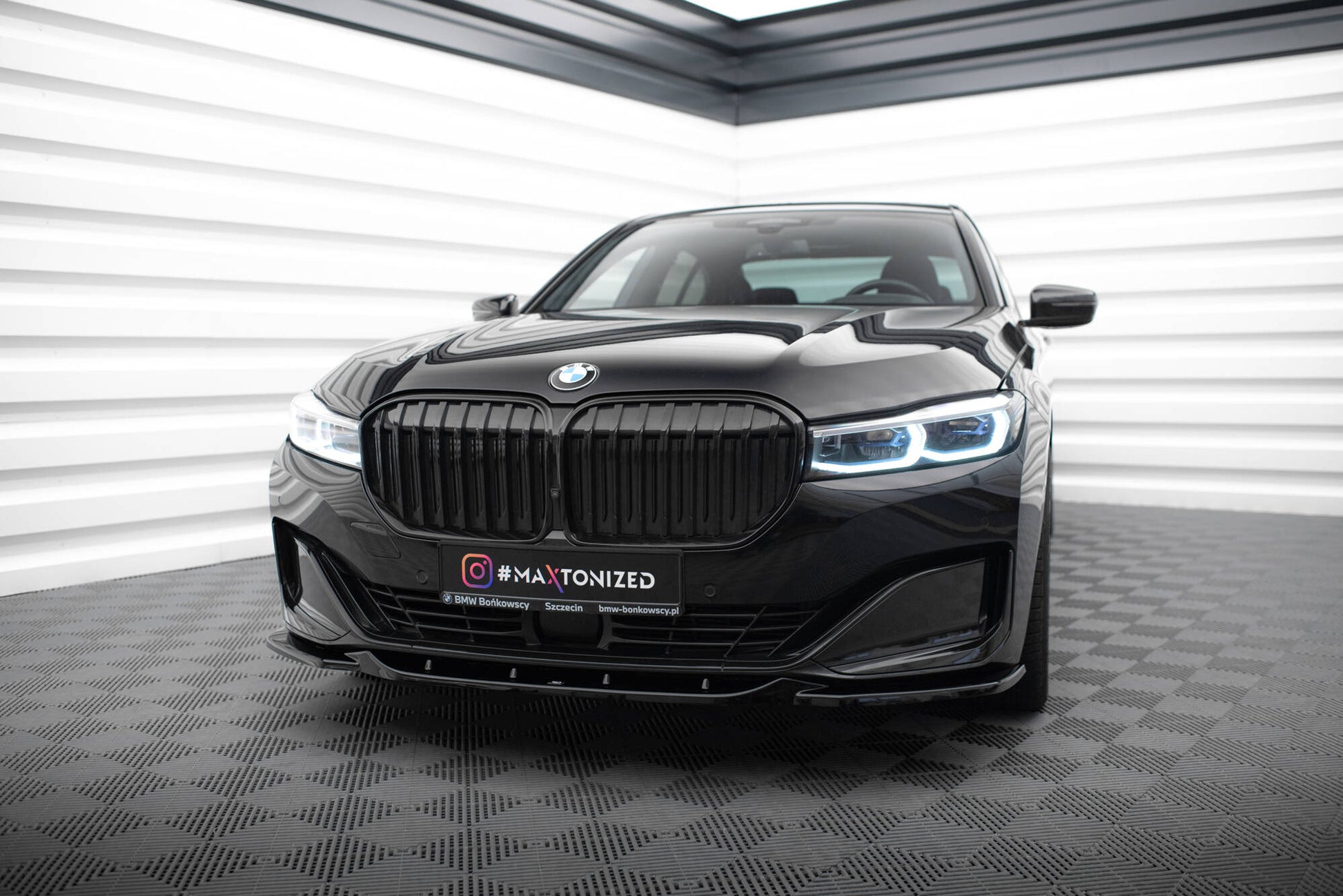 Maxton Front Ansatz V.2 für BMW 7 G11 Facelift schwarz Hochglanz