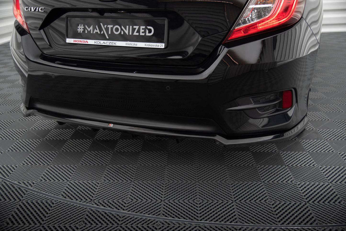 Maxton Mittlerer Diffusor Heck Ansatz DTM Look für Honda Civic Mk10 schwarz Hochglanz