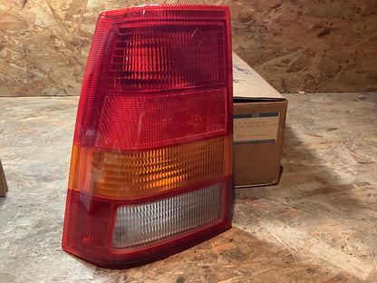 Kadett E Rücklicht links Original GM NEU