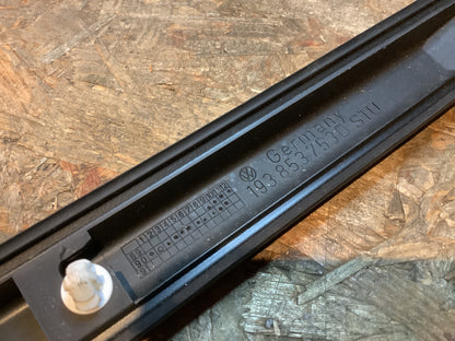 VW Golf 2, 4-Türer Zierleiste hinten links Original VW NEU