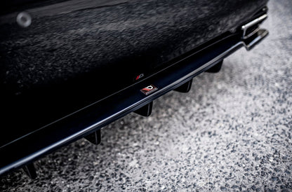 Maxton Mittlerer Diffusor Heck Ansatz DTM Look für Lexus LS Mk4 Facelift schwarz Hochglanz