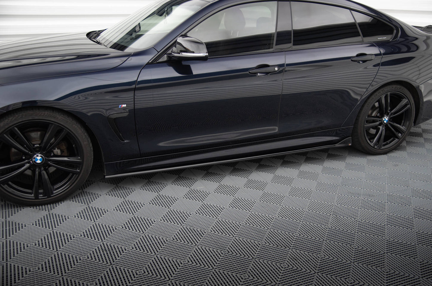 Maxton Seitenschweller Ansatz für V.3 für BMW 4er Coupe / Gran Coupe / Cabrio M-Paket F32 / F36 / F33 schwarz Hochglanz