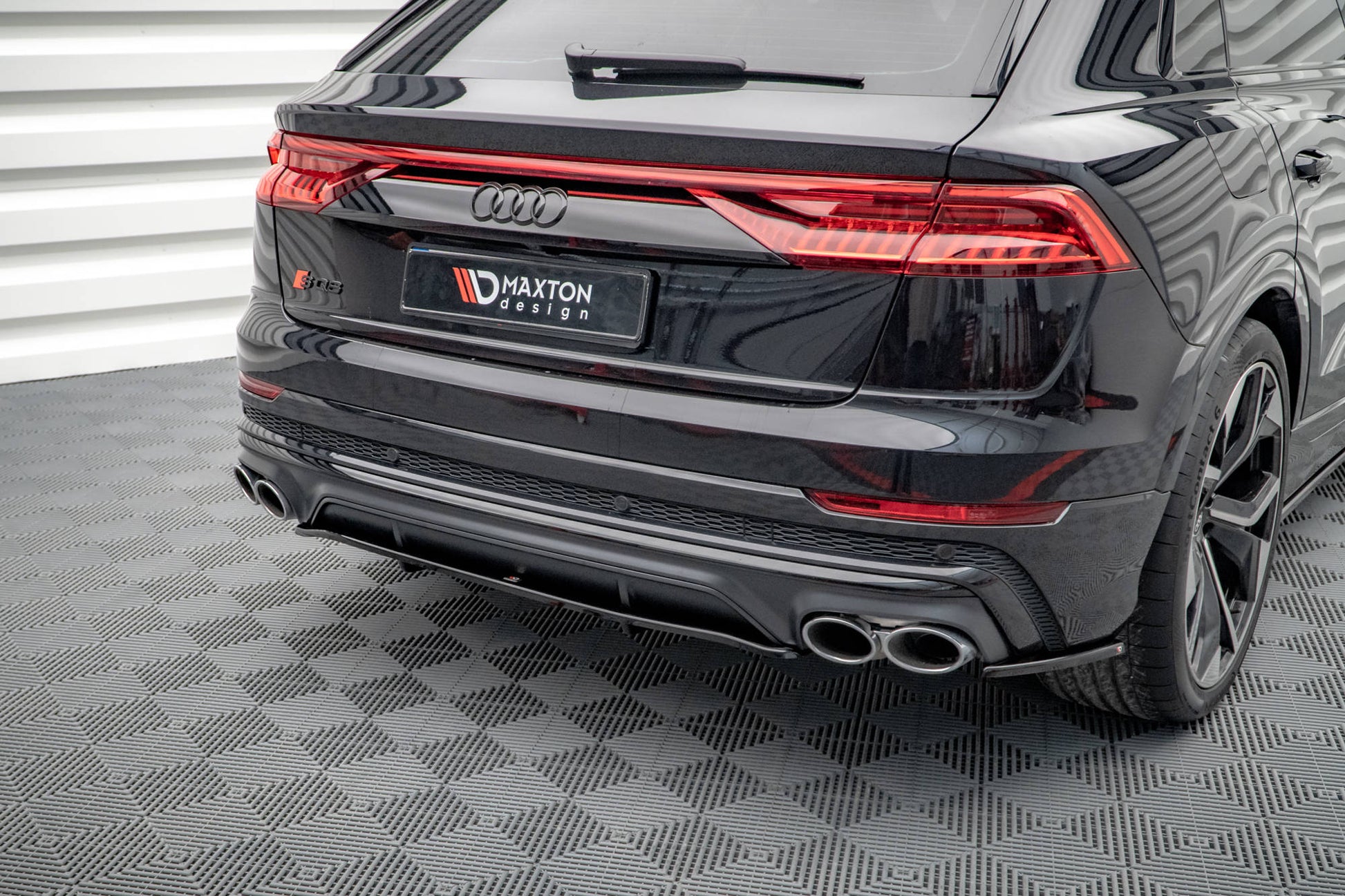 Maxton Mittlerer Diffusor Heck Ansatz DTM Look für Audi SQ8 Mk1 schwarz Hochglanz
