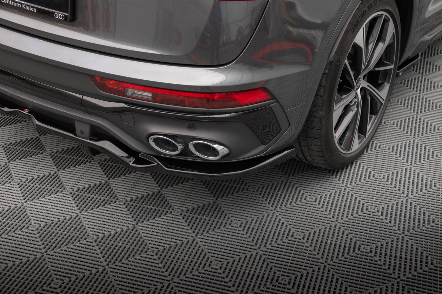Maxton Mittlerer Diffusor Heck Ansatz DTM Look für Audi SQ5 Sportback Mk2 Facelift schwarz Hochglanz