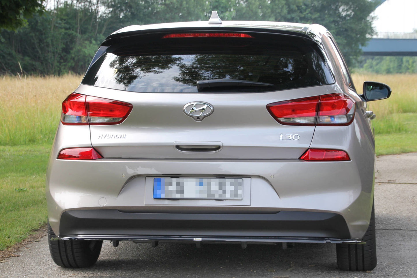 Maxton Mittlerer Diffusor Heck Ansatz für im DTM LOOK HYUNDAI I30 MK3 HATCHBACK schwarz Hochglanz