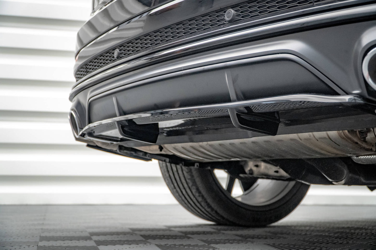 Maxton Mittlerer Diffusor Heck Ansatz DTM Look für Audi SQ8 Mk1 schwarz Hochglanz