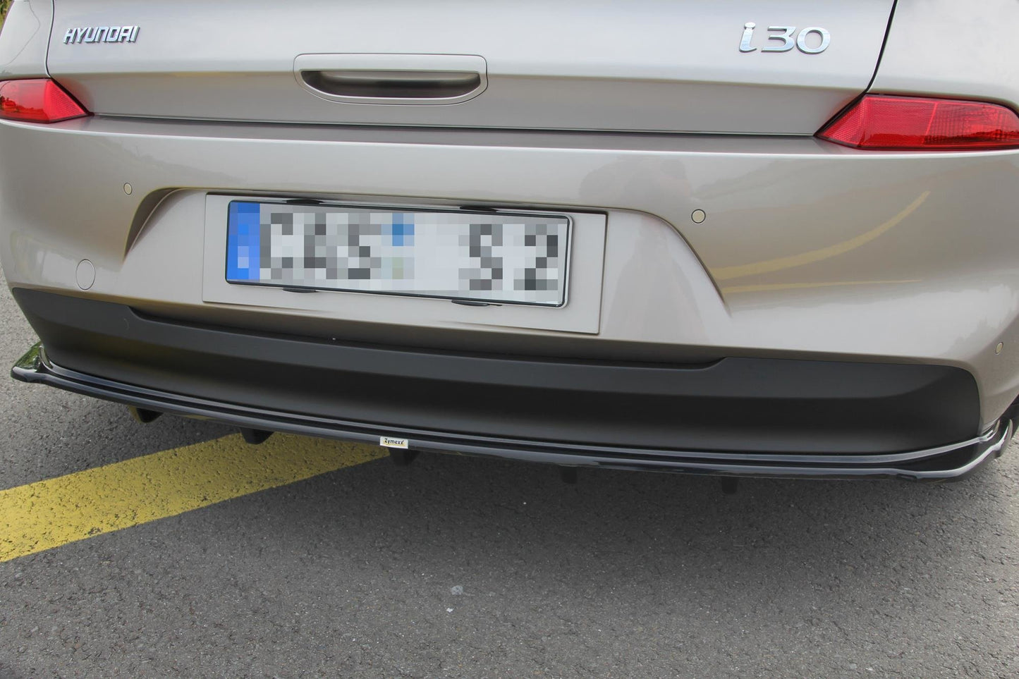 Maxton Mittlerer Diffusor Heck Ansatz für im DTM LOOK HYUNDAI I30 MK3 HATCHBACK schwarz Hochglanz